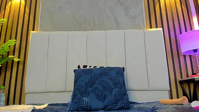 Watch Ivy_grayy_ live on EroticFlix - High definition streams