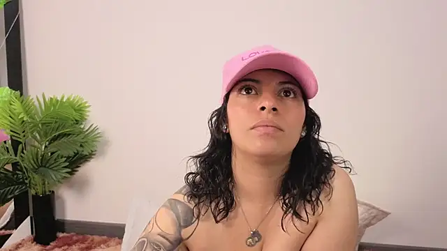 Watch Iam_Issaa live on EroticFlix - High definition streams