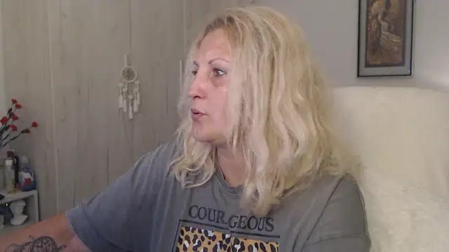 Divineblond webcam