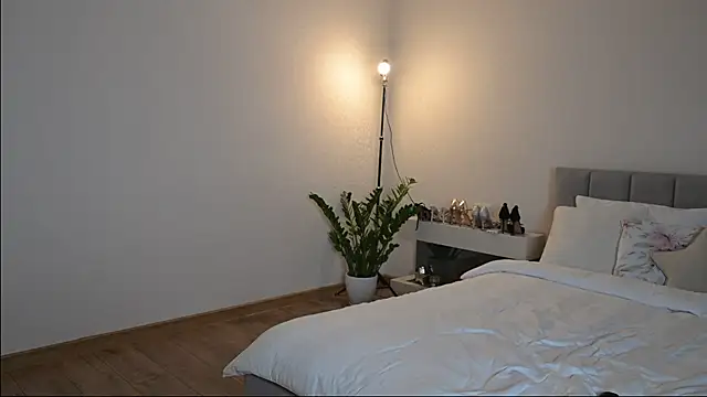 ella_twinkl webcam
