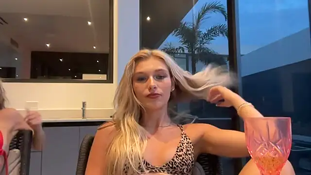 Watch alyssaajones live on EroticFlix - High definition streams