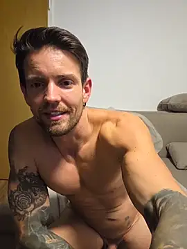 mystery_mark (Ask my age) - Cumshot at goal 💦🥵😋