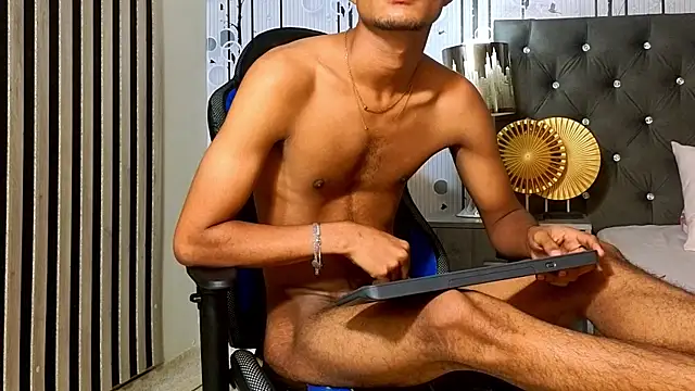 alex_bloom (M young) - Full naked and harder bigcock BBC