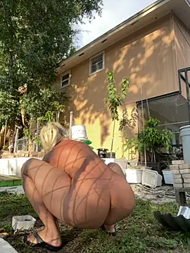 adrianna_fox (F milf) - show tits