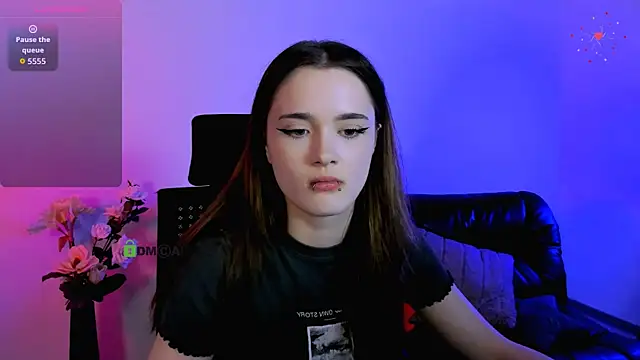 liana_kisses webcam