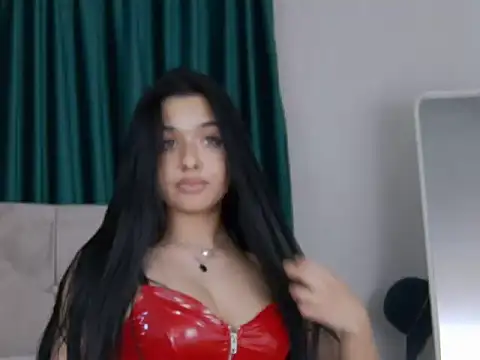 MissNaomiBelle live cam on StripChat