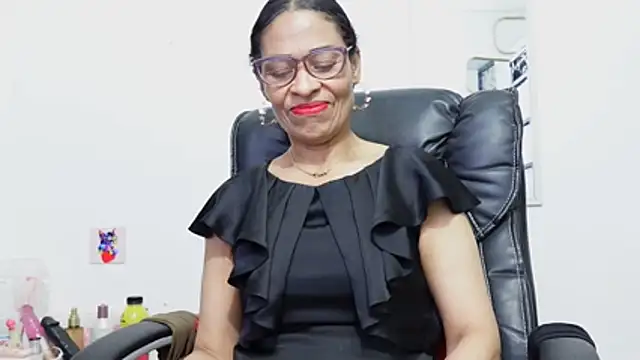 Aries_Mature webcam