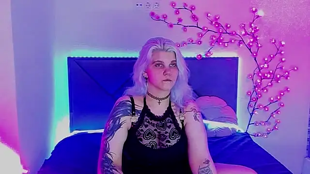 JoannLowe webcam