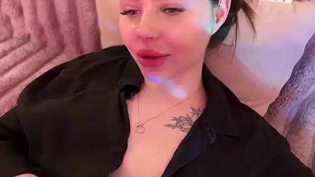 AlmaryKim webcam