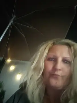 Divineblond webcam