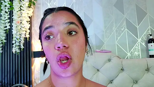 Zaira_bonny live cam on StripChat