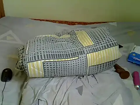 Pearl_petite webcam