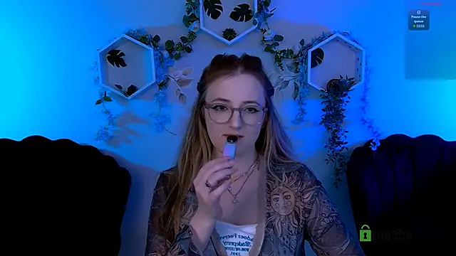 luna_berryy webcam