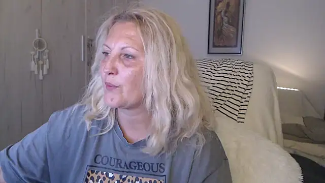 Divineblond webcam