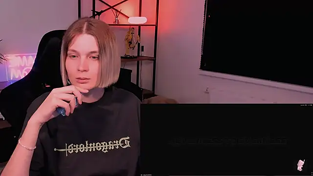 Nessi_Villain webcam