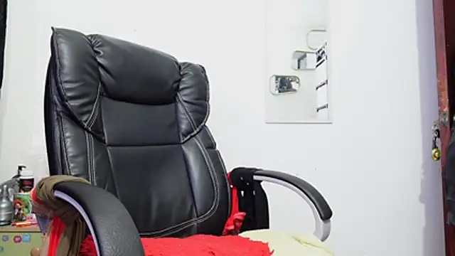 Aries_Mature webcam