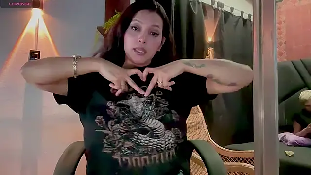 Watch MarcellaGriffin live on EroticFlix - High definition streams