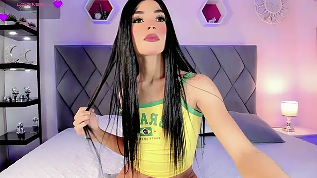 Amira_Ember webcam