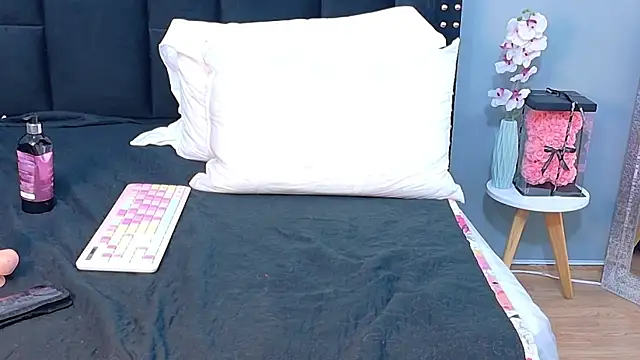 EbonyCoWorker webcam