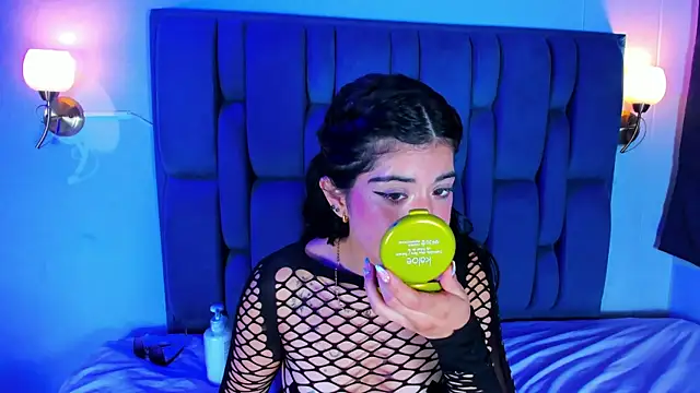 Zoe_Axel1 live cam on StripChat