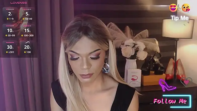 HugecockAlexa live cam on StripChat