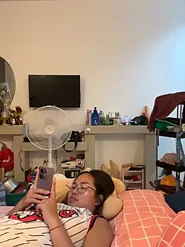 Ponthip live cam on StripChat