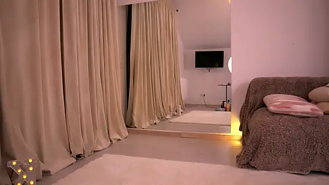 KylieJoyce webcam
