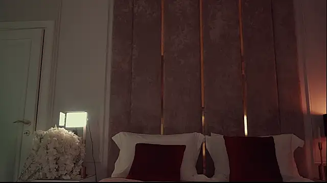 MilaDYstarlight webcam