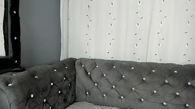 Zoe_Queens webcam