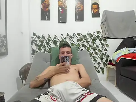 Latins_Boss webcam