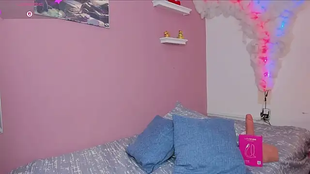 mia_gold_ webcam