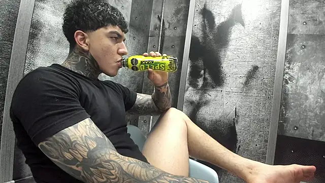 Gury_tattoo webcam