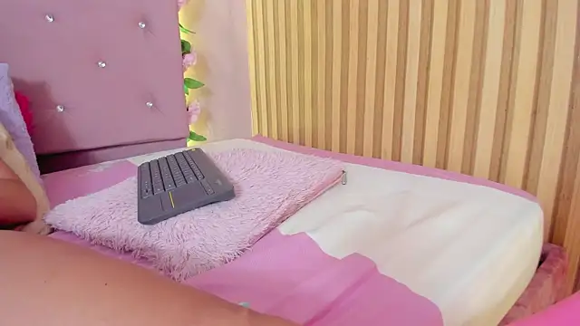 lovely__kiss__ webcam