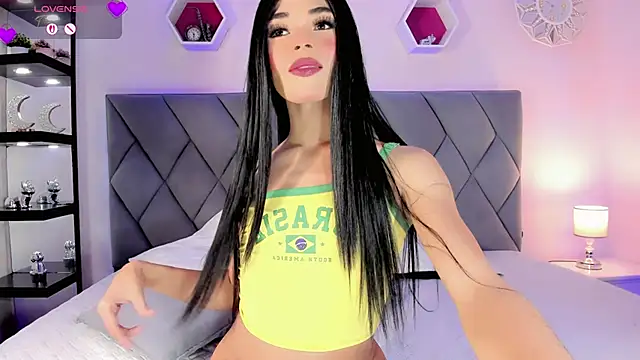 Amira_Ember webcam