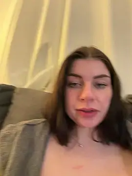 EllyNora webcam