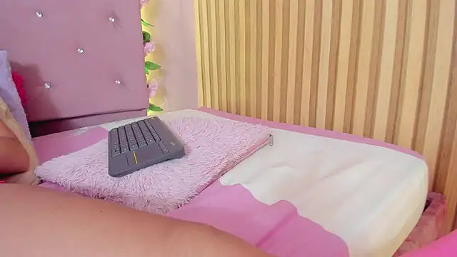 lovely__kiss__ webcam