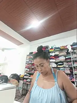 Naomy_Mature live cam on StripChat