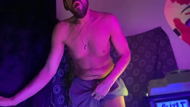 Guyst049 webcam