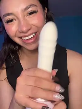 Watch CocoaGigiMuse live on EroticFlix - High definition streams