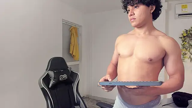 latin_beast4 (M twink) - 10 push-ups naked