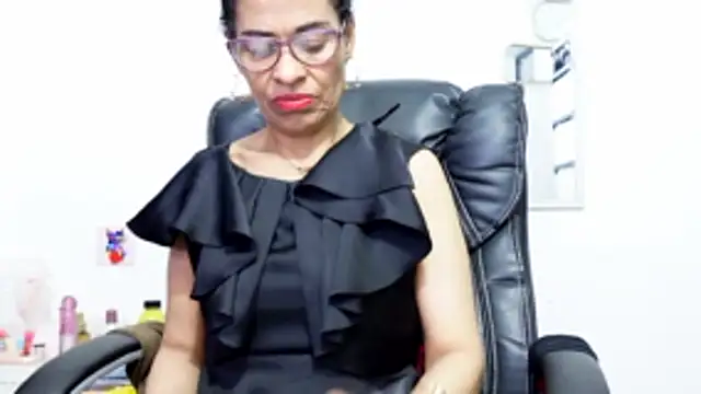 Aries_Mature webcam