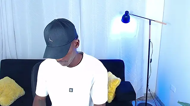 alexaandro18 webcam