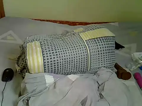 Pearl_petite webcam