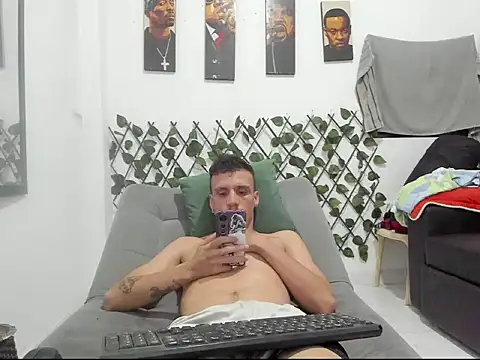 Latins_Boss webcam
