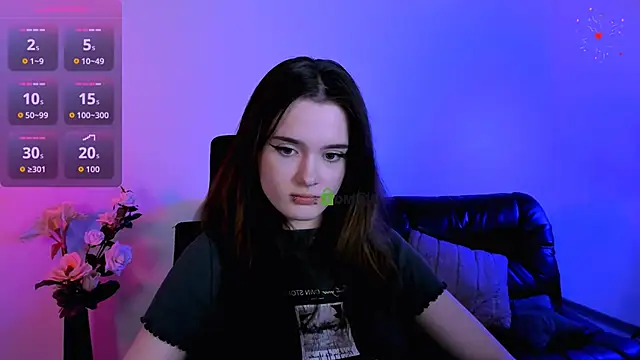 liana_kisses (F teen) - topless show