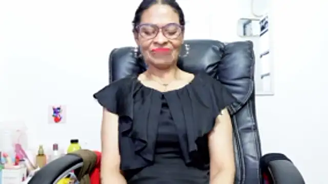 Aries_Mature webcam