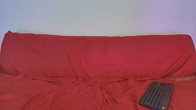 Nikki__uwu live cam on StripChat