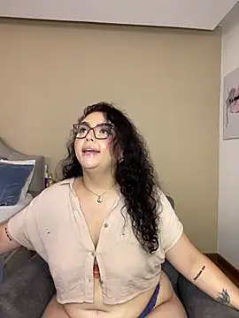 AlmaraRouge live cam on StripChat