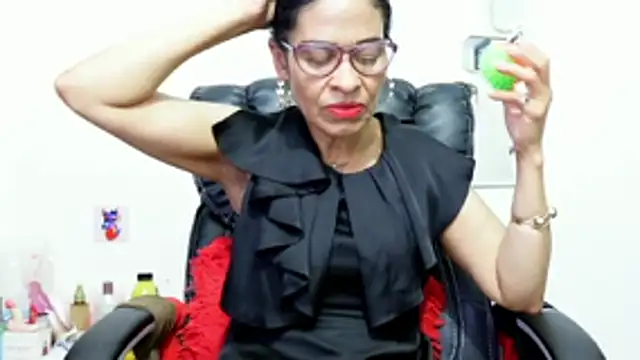 Aries_Mature webcam