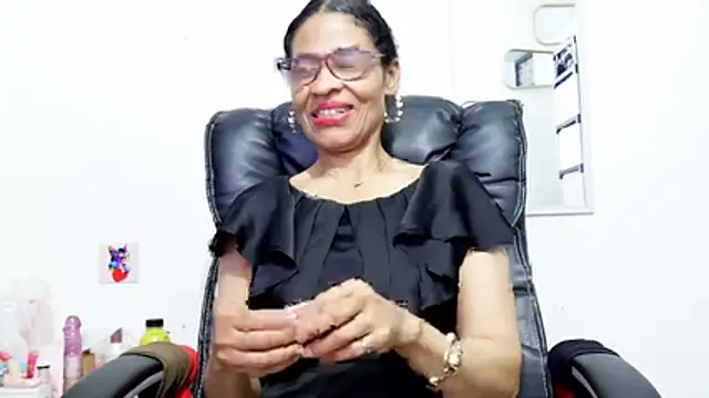 Aries_Mature webcam